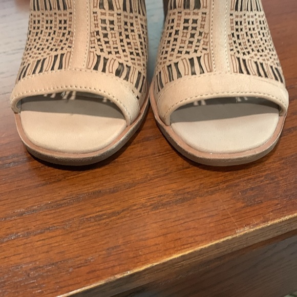 Vince Camuto peek toe bootie - Picture 4 of 5